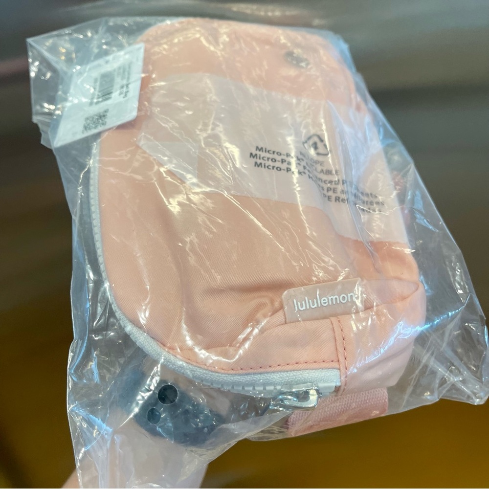 NWT Melon Sorbet Lululemon Everywhere Belt bag silver hardware logo 1L size pink - Picture 9 of 14